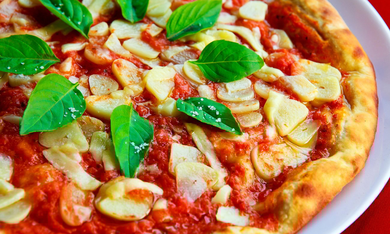 pizza zrobiona w mikrofali Amica AMGF17M1W