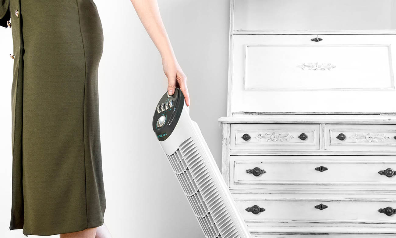 Elegancki wentylator wieżowy Cecotec ForceSilence 790 Skyline z uchwytem