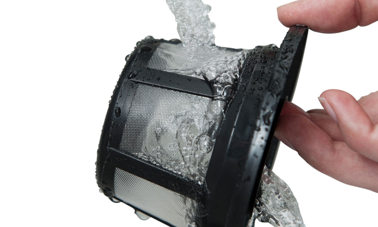 Możliwość przemycia filtru pod wodą odkurzacz Hyundai VC029