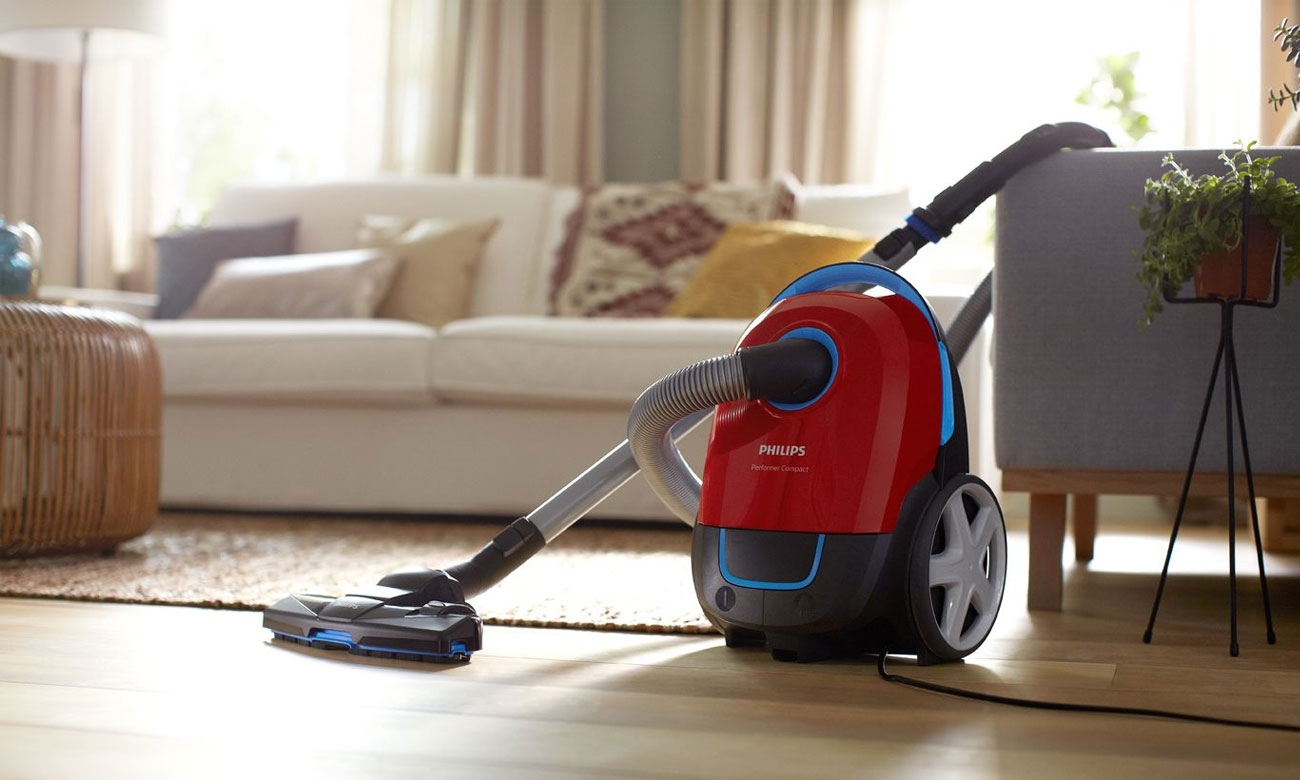 czyste mieszkanie i odkurzacz Philips Perfomer Compact FC8373/09