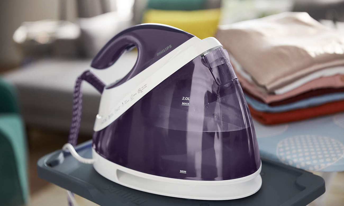 Żelazko Philips GC7051/30 ma duży zbiornik wody