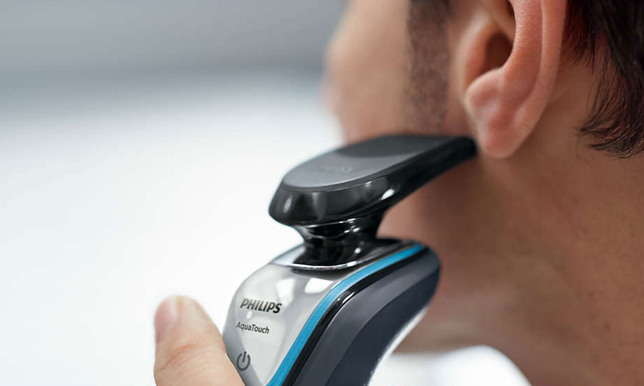 Męska golarka Philips AquaTouch S5400/26 posiada nakładany trymer do pielęgnacji