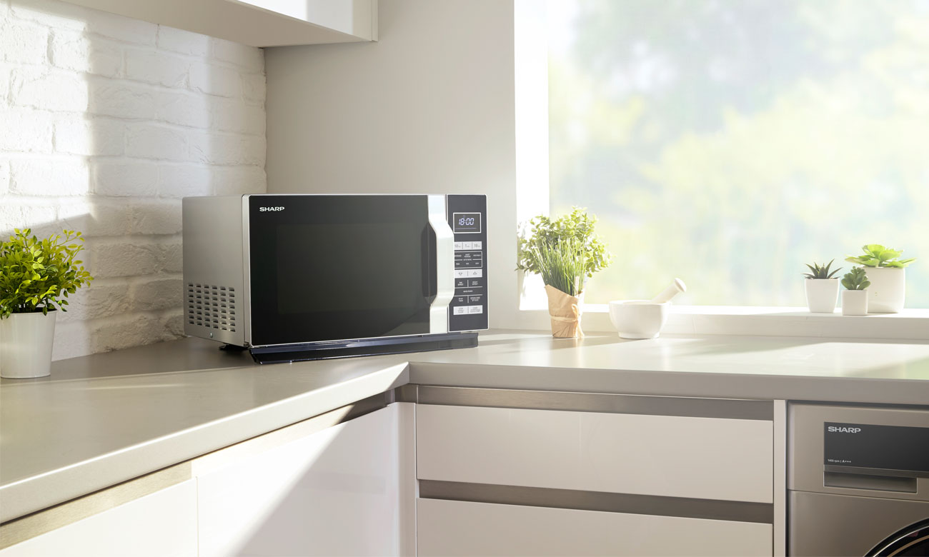 5 poziomów mocy w kuchence mikrofalowej Sharp R360BK