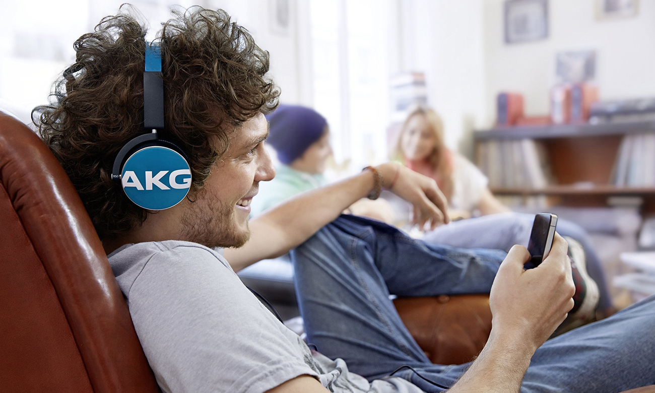 Wysoka jakość dźwięku dzięki słuchawką AKG Y50