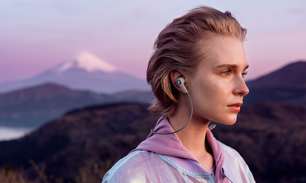 Różowe sportowe słuchawki bezprzewodowe Bang Olufsen BEOPLAY H5
