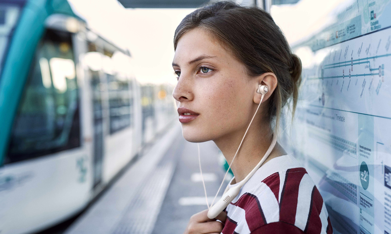 Wielofunkcyjne słuchawki dokanałowe JBL LIVE 220BT