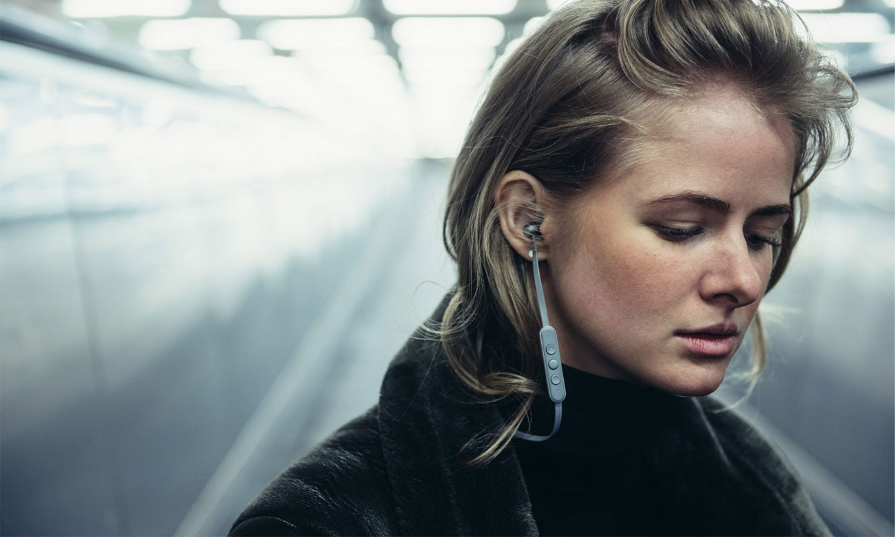 Pilot i mikrofon w słuchawkach dokanałowych Jays a-Six Wireless