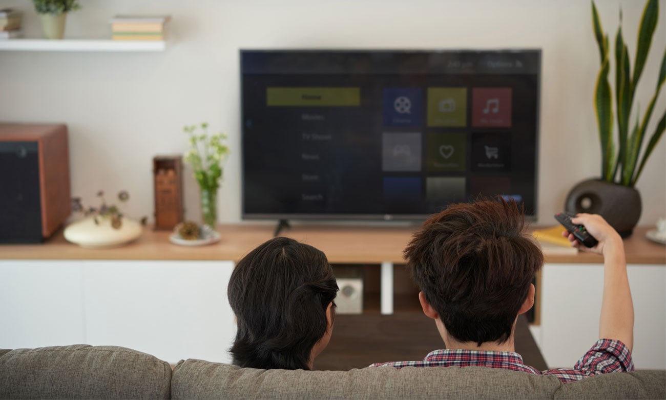 Amplituner Marantz NR1508 obsługiwany przez pilot telewizora