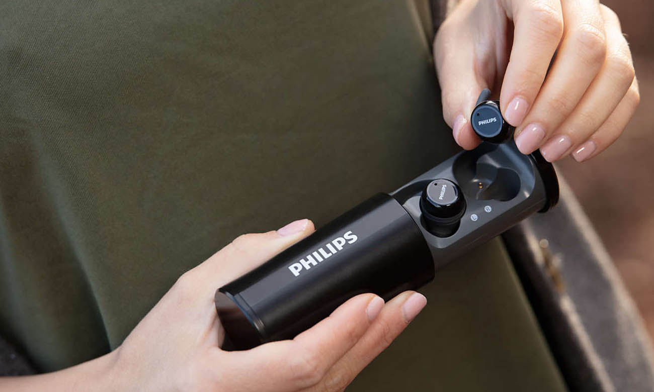 Etui ładujące z funkcją czyszczenia UV Philips TAST702BK