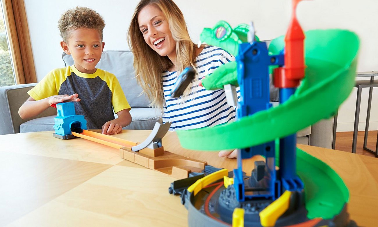 Mattel Hot Wheels City Zestaw Starcie z kobrą FBN20