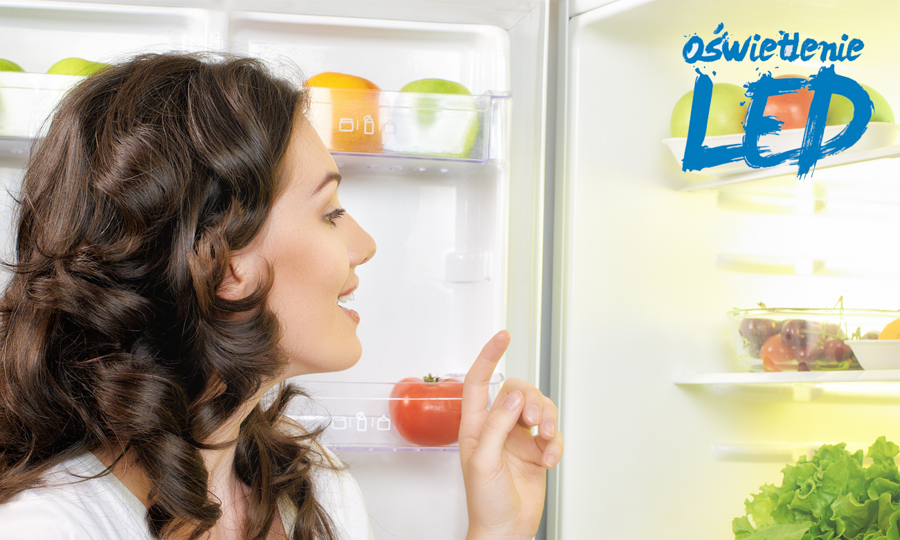 Jasne wnętrrze lodówki, dzięki oświetleniu LED w lodówce Beko CSA31021