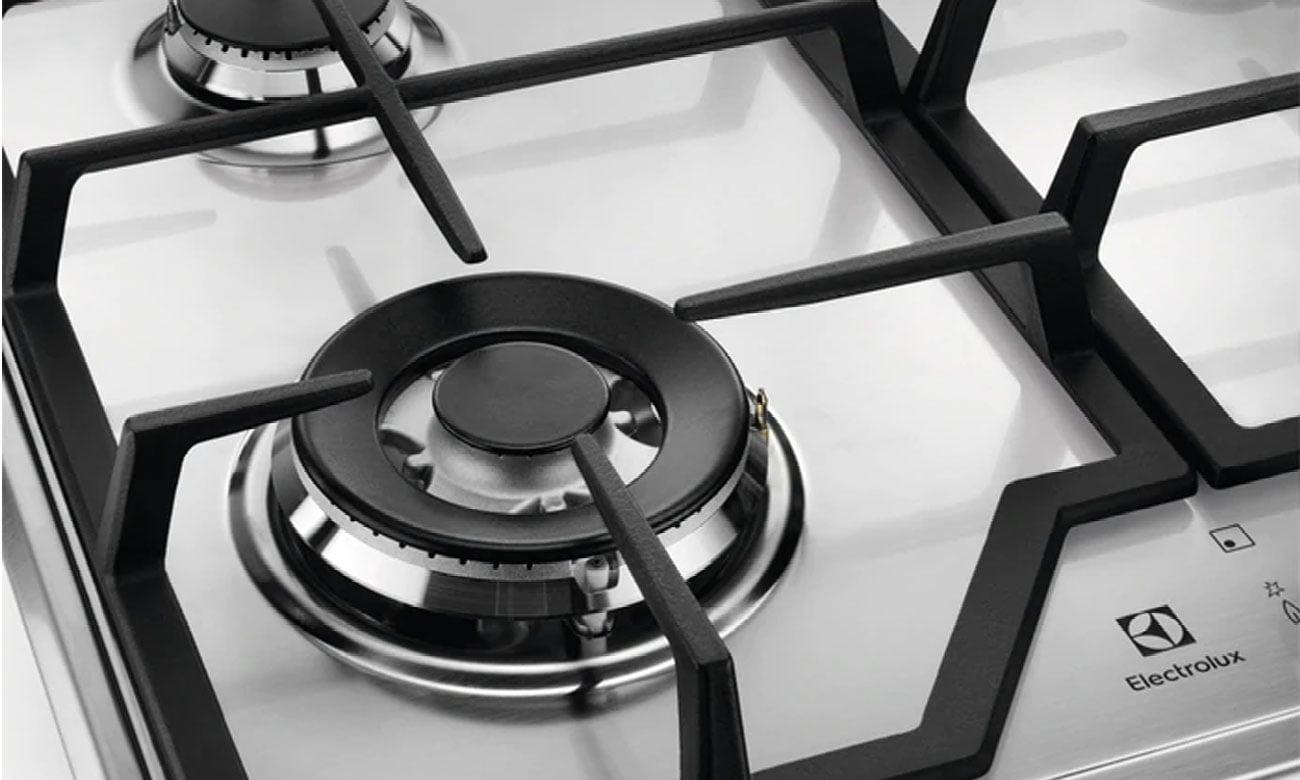 Palnik Wok oraz żeliwne ruszty w płycie gazowej Electrolux CGS6436BX