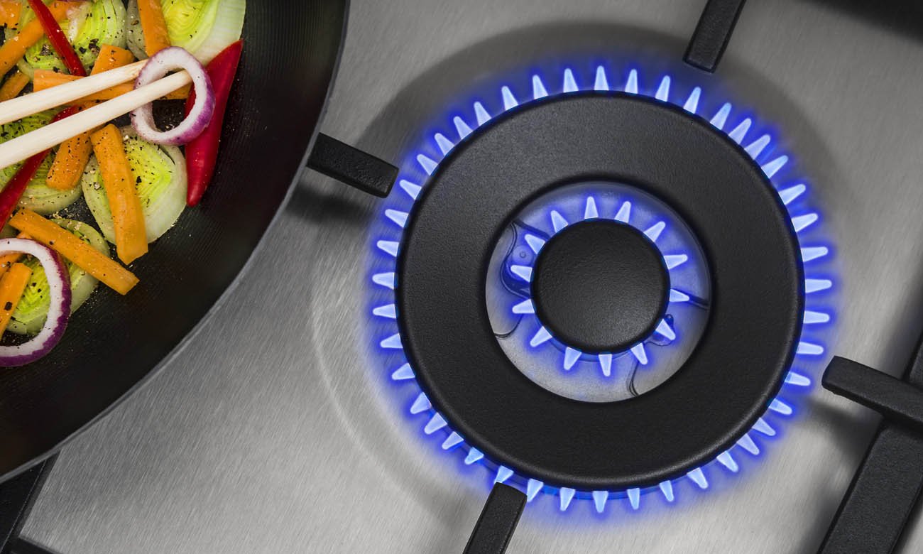 Kuchenka Gorenje K62CLB z palnikiem WOK