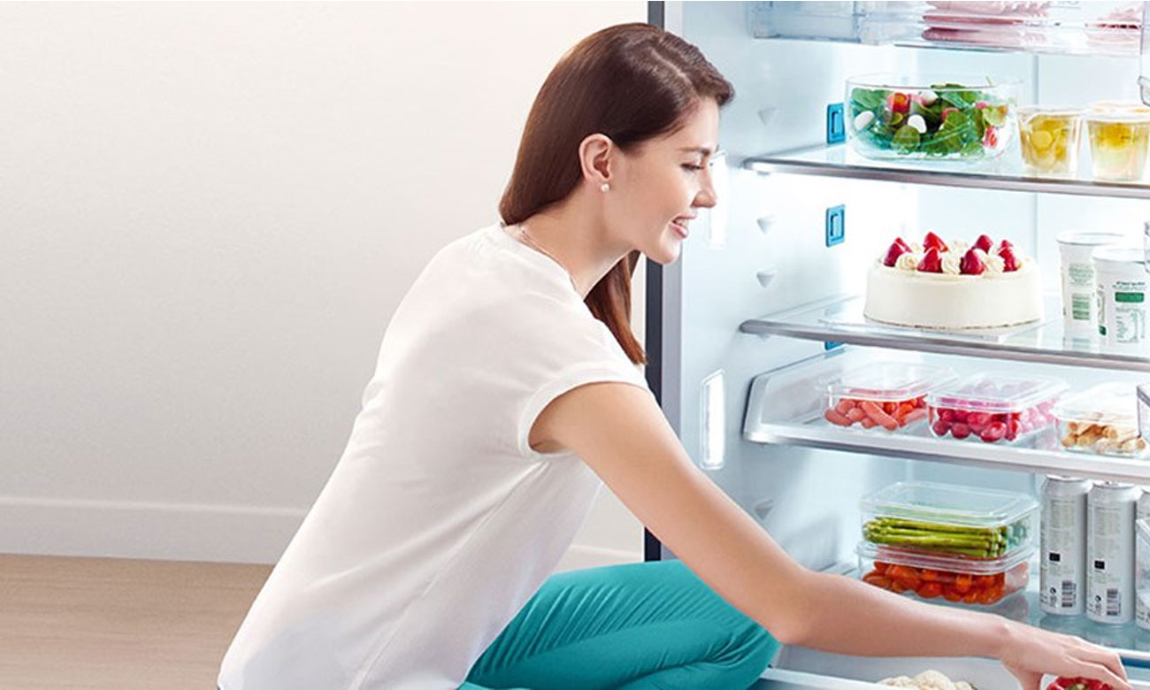 Funkcja Wakacje w lodówce Hotpoint E4DAAXC