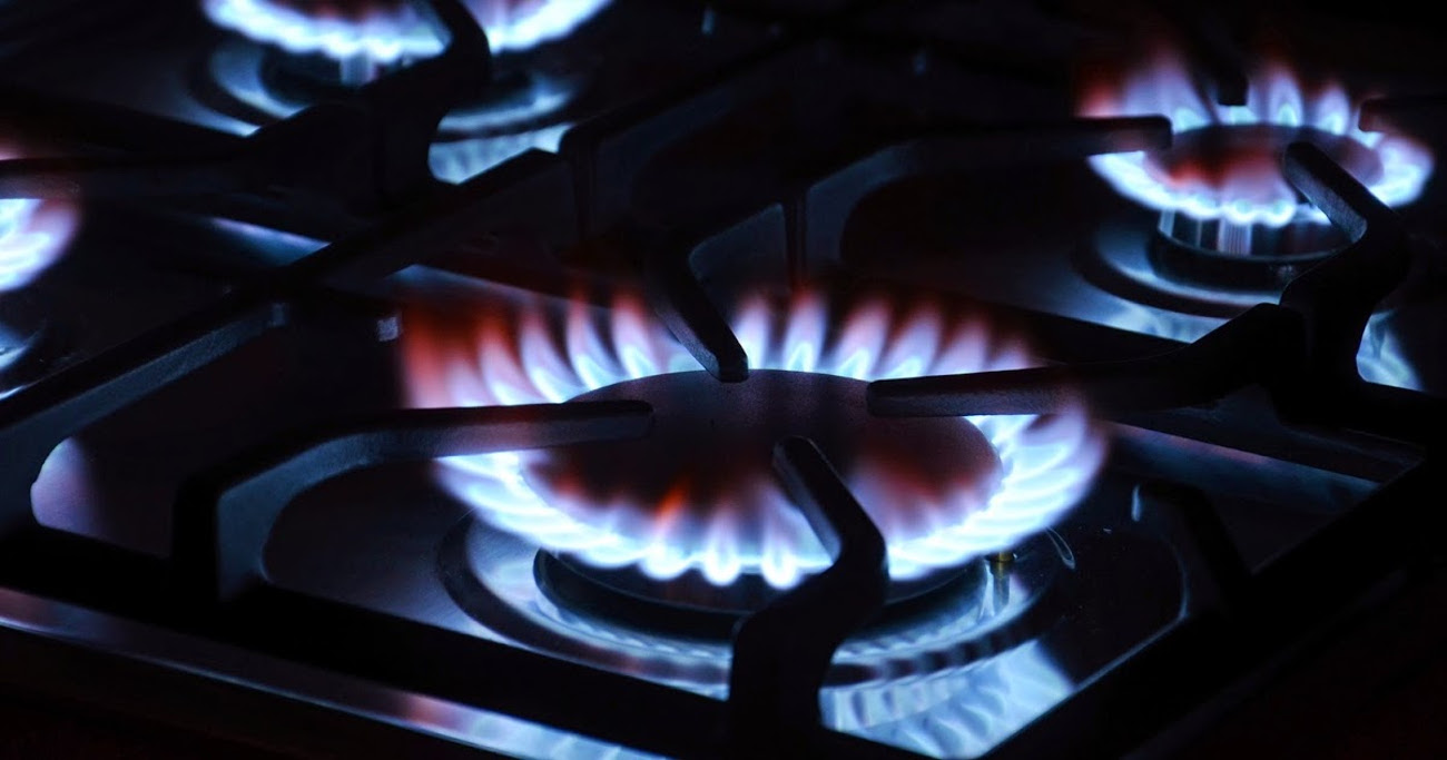 Płomień gazu, dzięki zintegrowanej zapalarce w kuchence Beko CSM52020DW