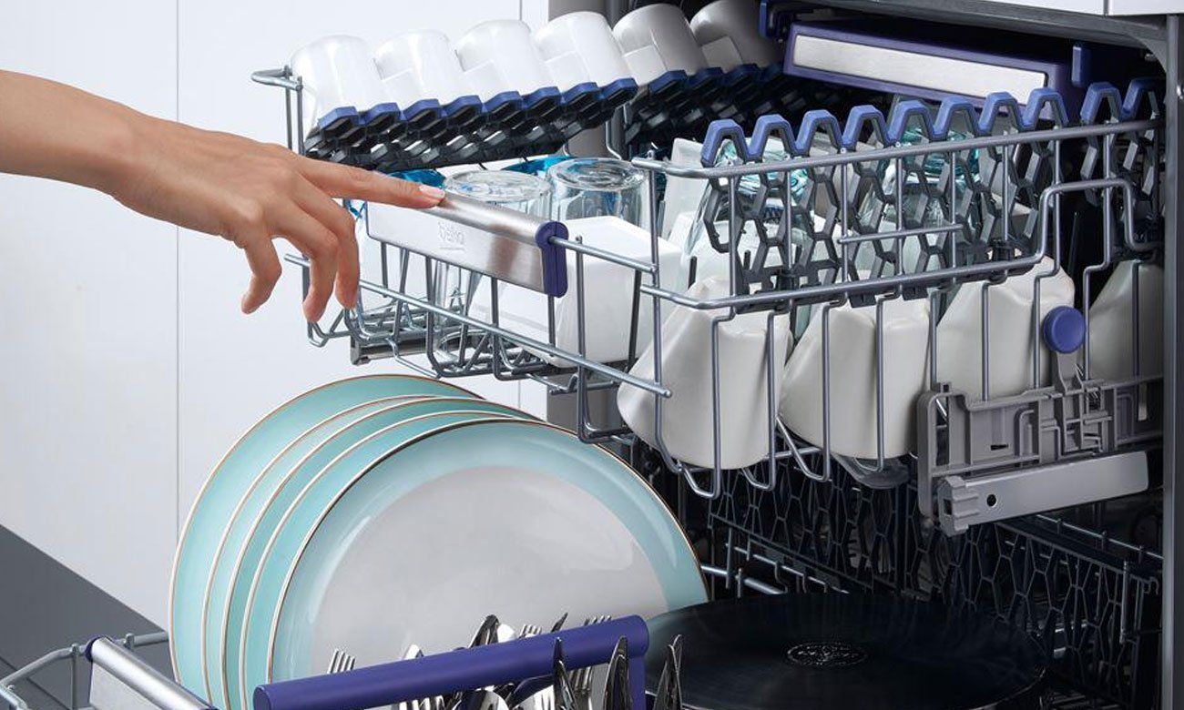 Skuteczne usuwanie brudu, dzięki technologii AuaFlex w zmywarce Beko DIS 28021