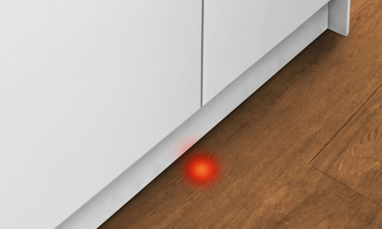 Czerwona wiązka światła  InfoLight w zmywarce Bosch SPV58M40EU