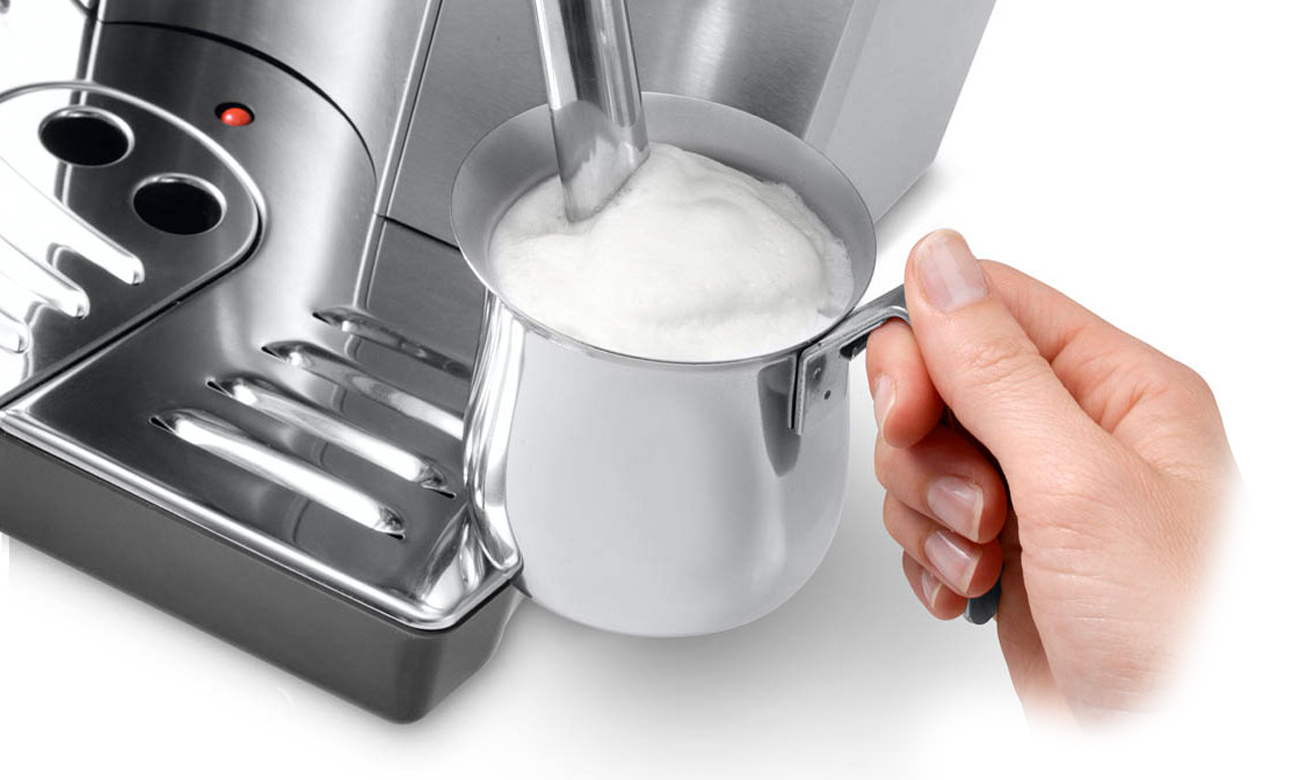 Ekspres kolbowy ze spieniaczem DeLonghi EC860.M