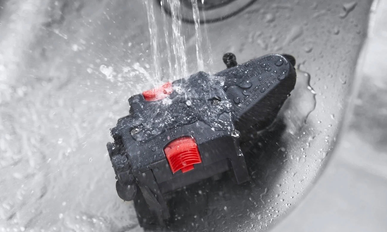 Ekspres do kawy DeLonghi ECAM 353.75.W z wyjmowanym blokiem zaparzającym