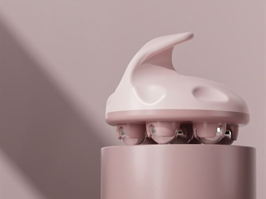 Lekki, poręczny masażer Diforo Forodi F7 w kolorze niebieskim, prezentowany na tle w odcieniach różu