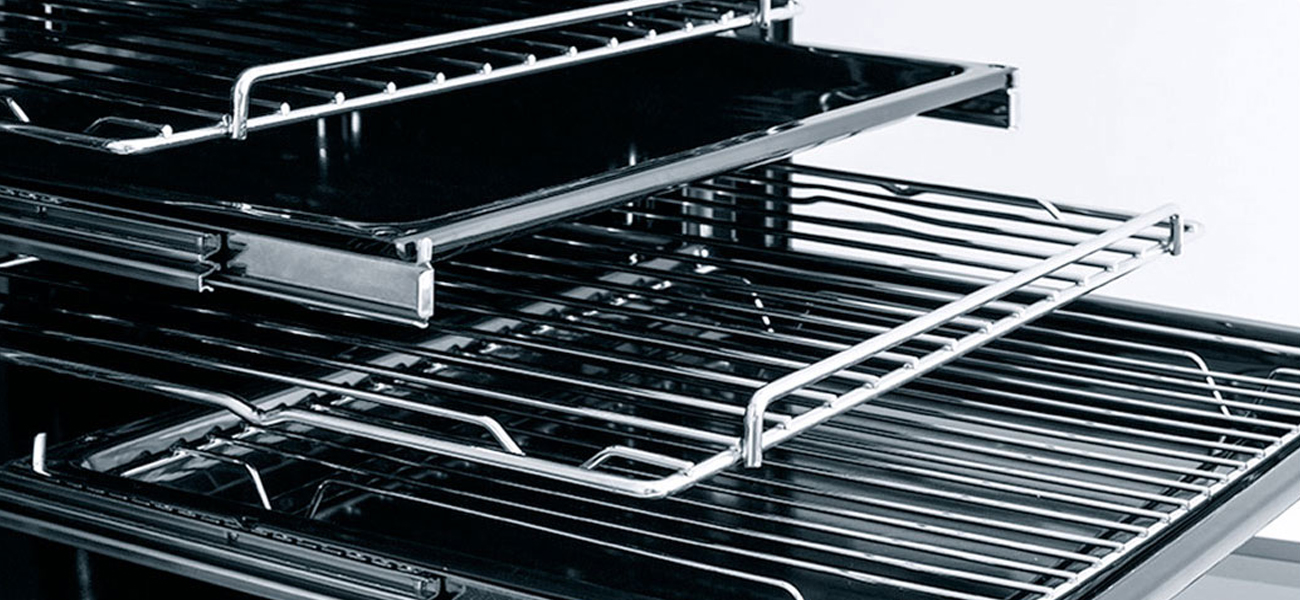 Piekarnik do zabudowy Electrolux EOB43430OX posiada prowadnice teleskopowe