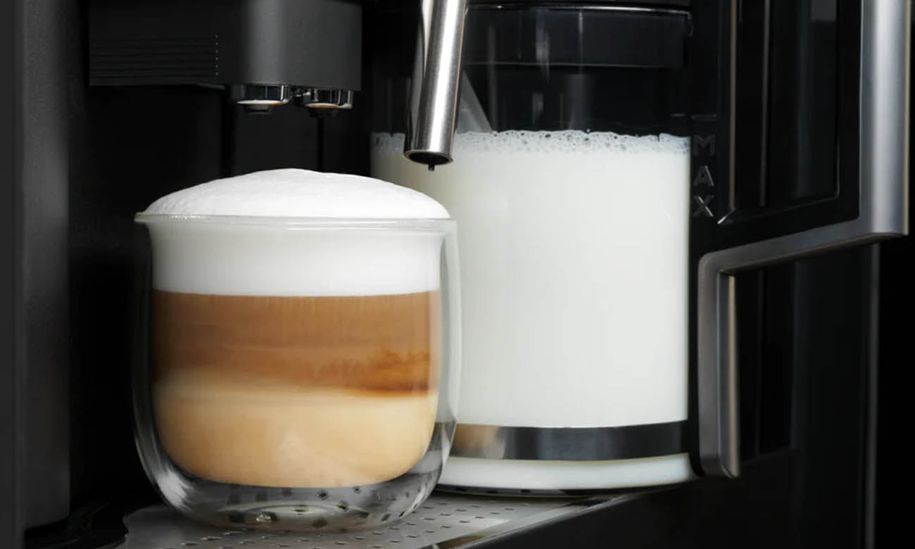 Electrolux EBC65X ekspres do kawy z systemem spieniania mleka cappuccinatore