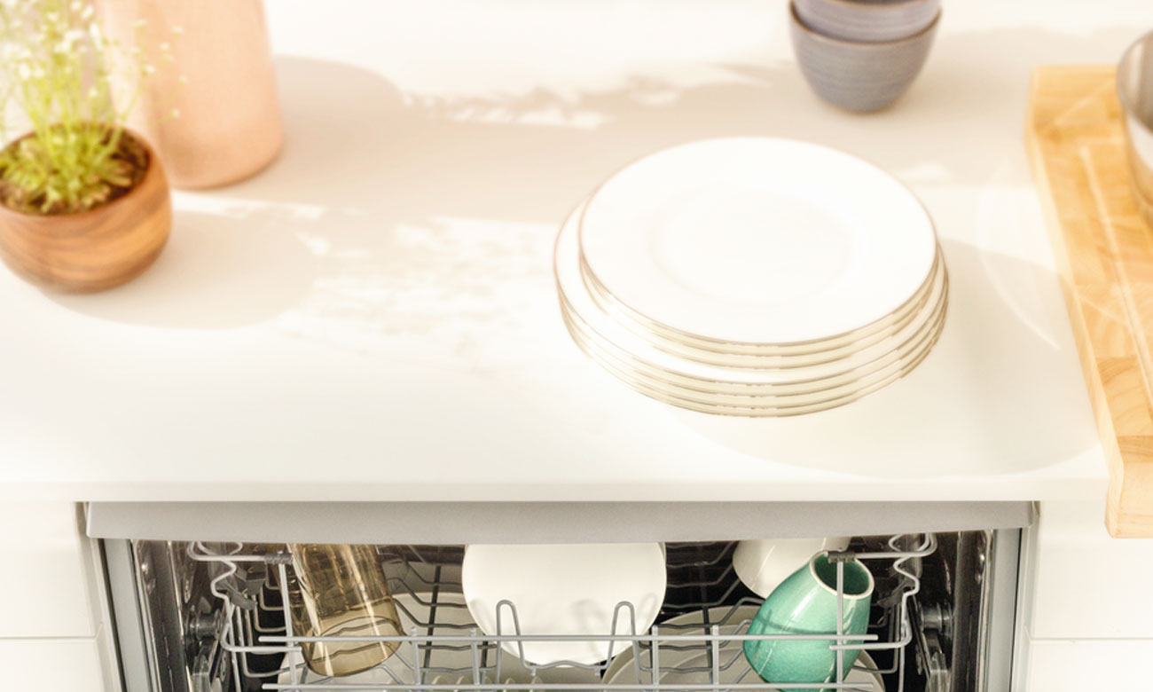чистая посуда благодаря функции HygienePlus в отдельно стоящей посудомоечной машине Electrolux ESF5512LOW