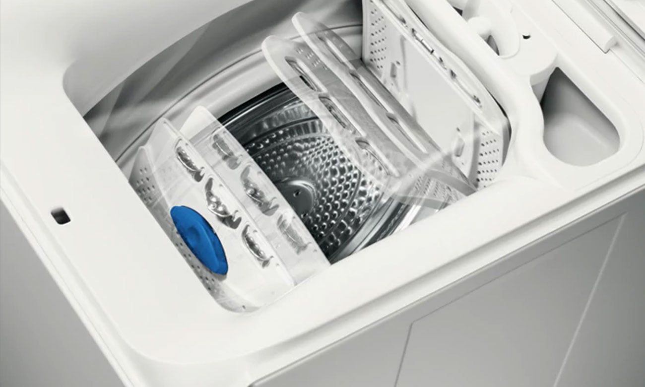 Praktyczny dozownik detergentu w pralce ładowanej od góry Electrolux EWT1066ERW