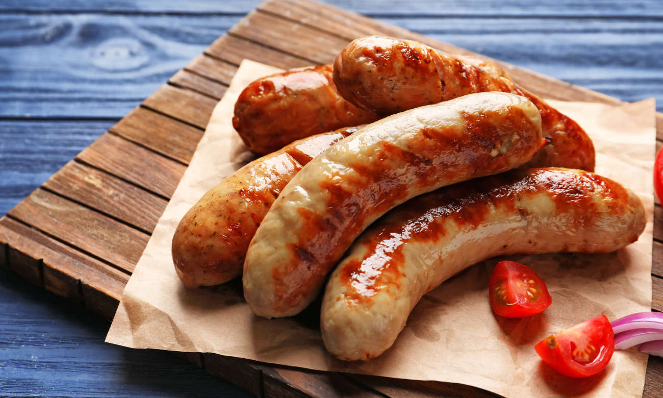 kiełbaski zrobione na grillu w Kuchni Gorenje K5241WH