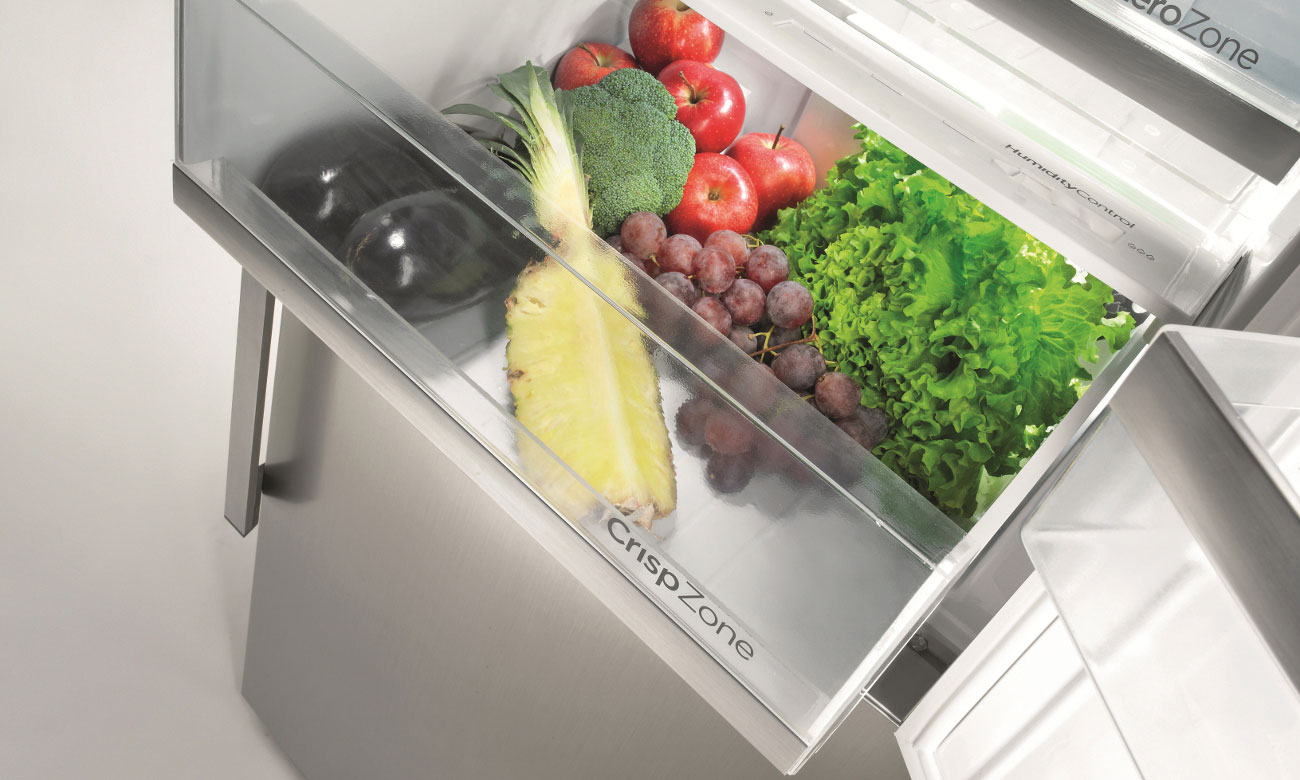 Świeże warzywa i owoce, dzięki pojemnikowi CrispZone w lodówce Gorenje RK6191AX