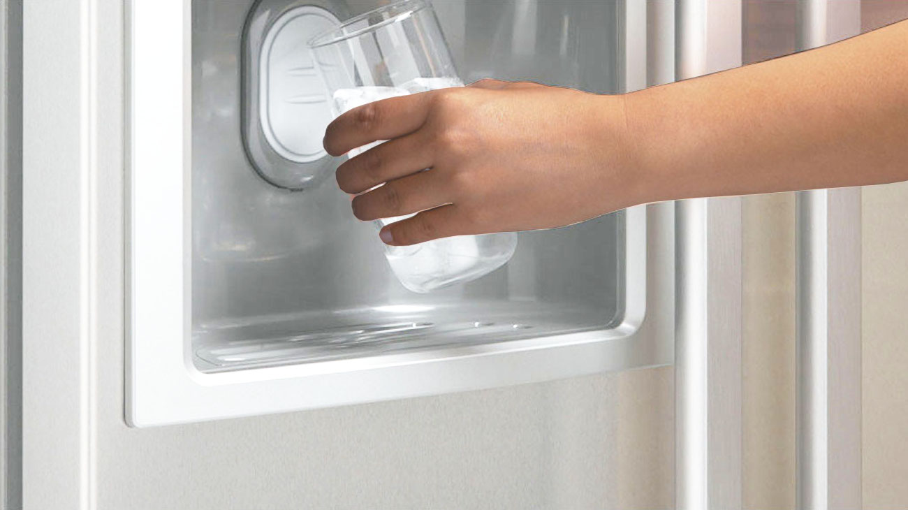 Podajnik wody i lodu w lodówce Haier HRF-628IW6