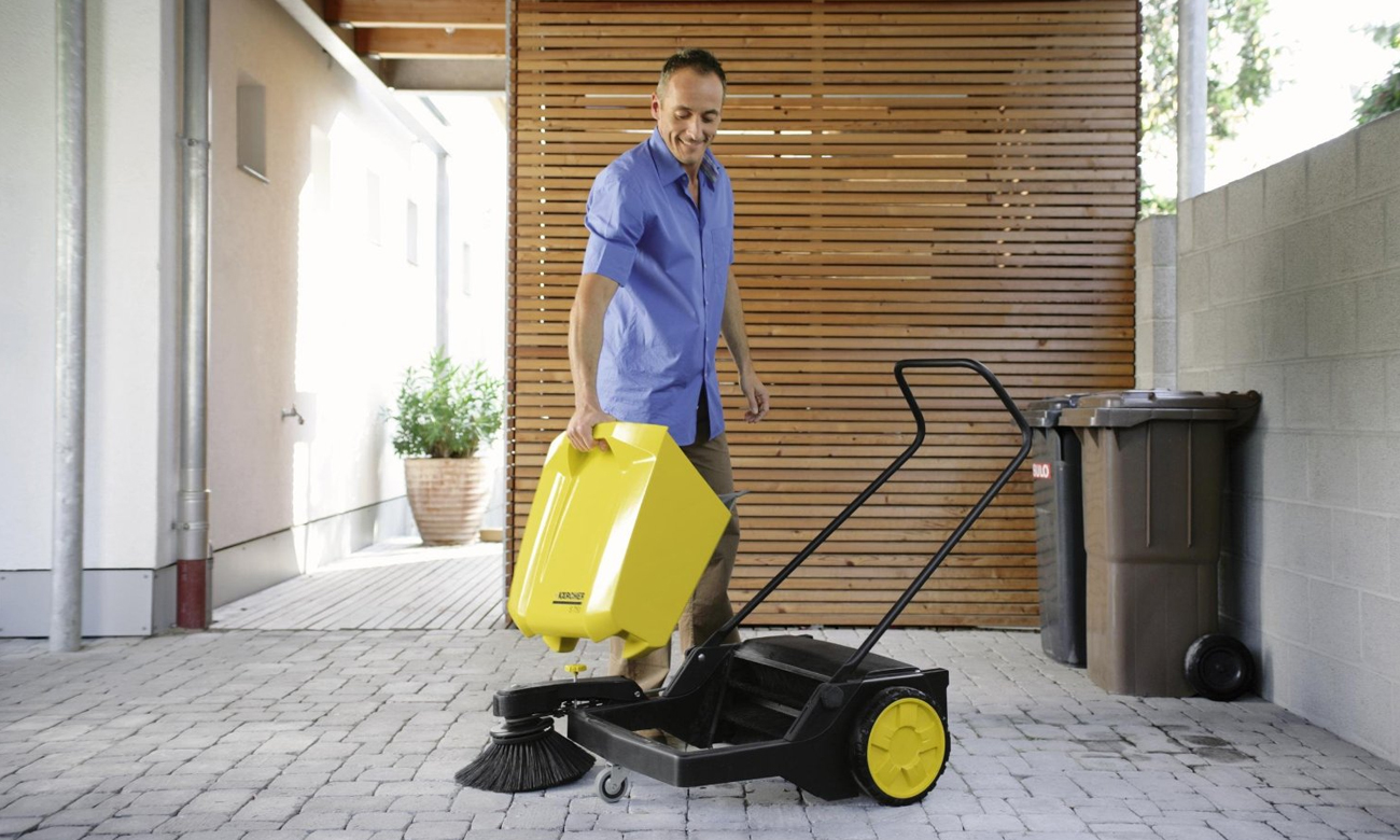 Urządzenie do zamiatania podjazdu i tarasu Karcher 1.766-910.0