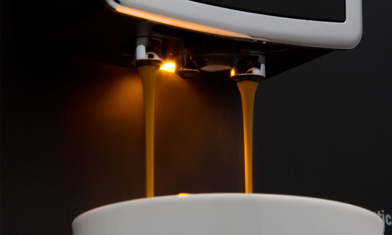 Ekspres do kawy Nivona CafeRomatica 841 posiada funkcję podświetlania filiżanek oraz regulację dozownika