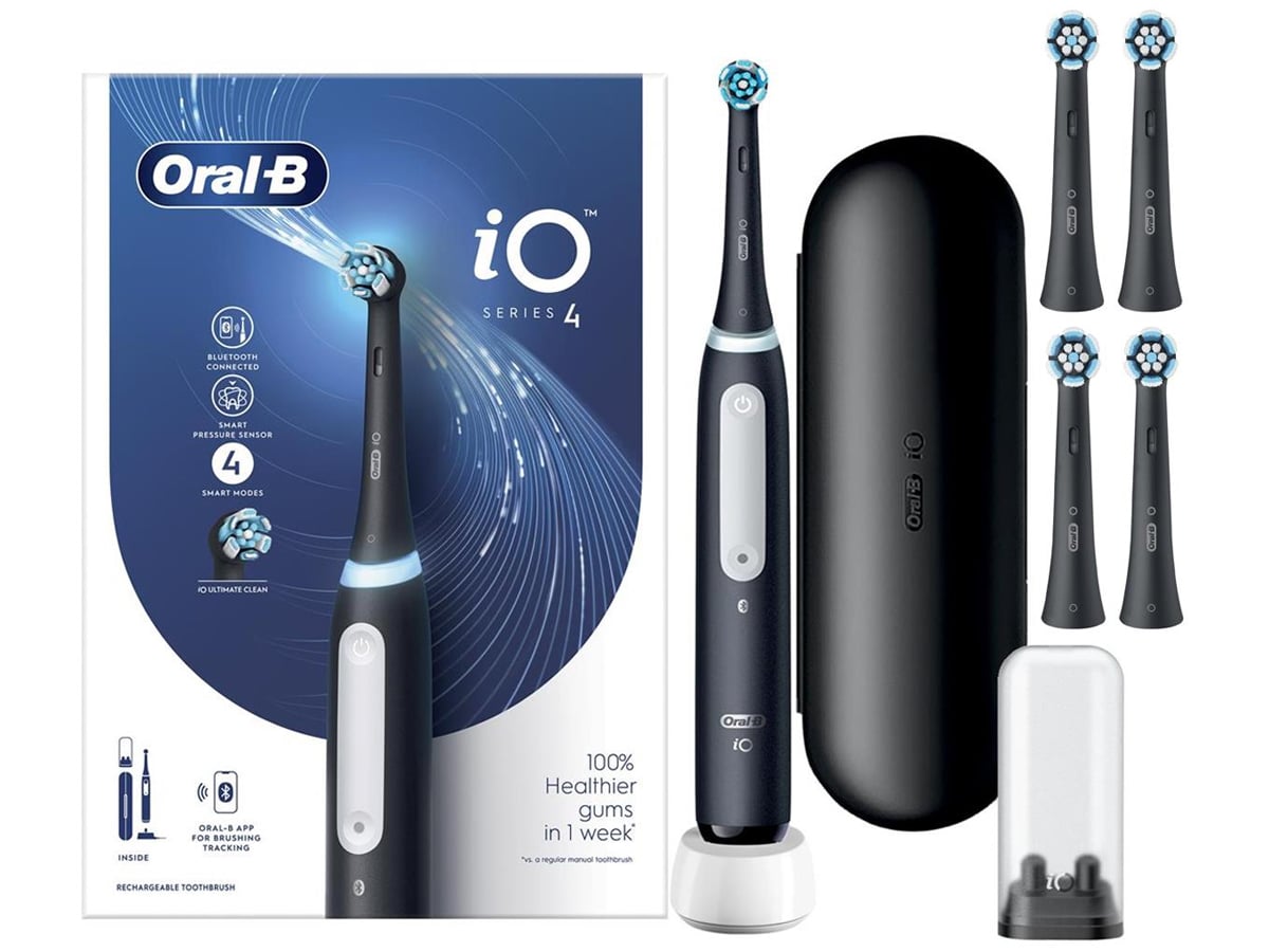 Oral-B Zestaw szczoteczka iO 4 czarny + końcówki Gentle Care 4 szt