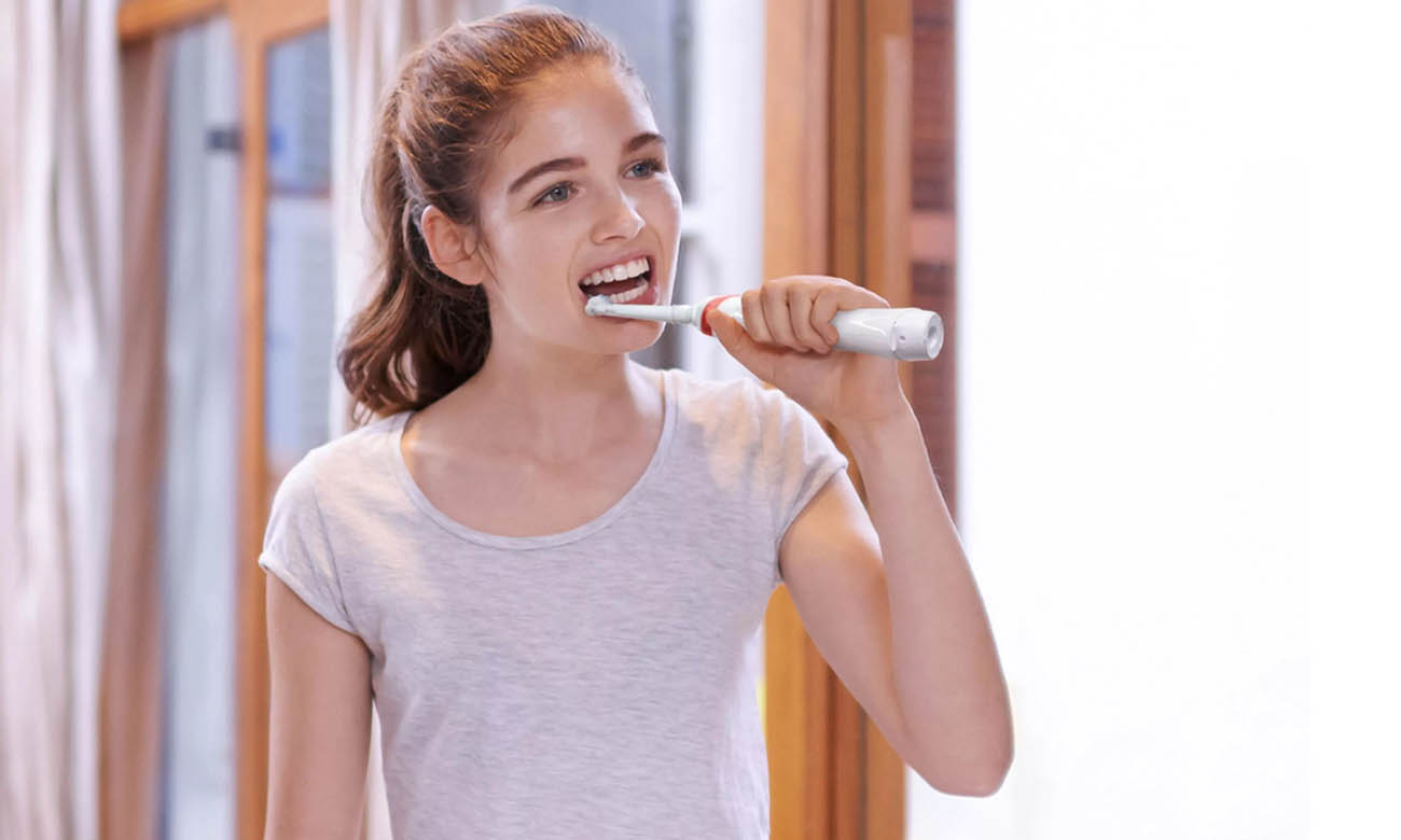 Szczoteczka elektryczna Oral-B D16 Teen White Smart