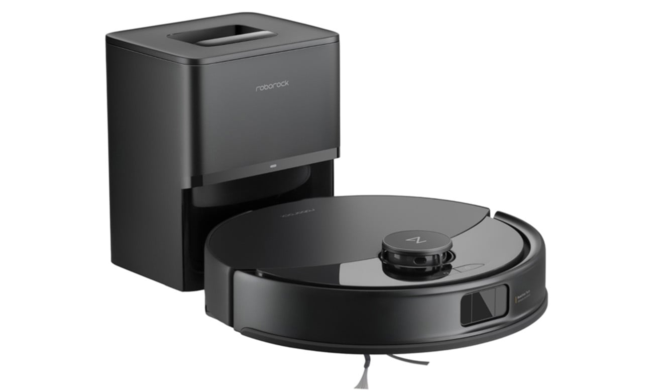 Zbliżenie na zestaw Roborock Q10 z czarnym robotem sprzątającym i stacją opróżniającą, ustawione na jasnej podłodze; wyeksponowane logo Roborock