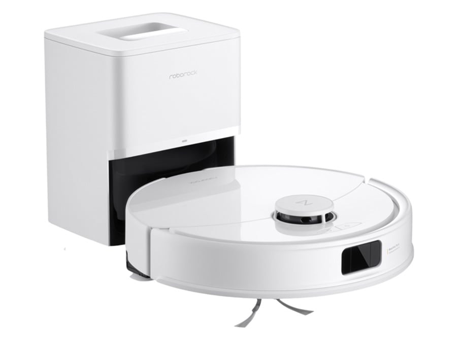 Zbliżenie na zestaw Roborock Q10 z białym robotem sprzątającym i stacją opróżniającą, ustawione na jasnej podłodze; wyeksponowane logo Roborock