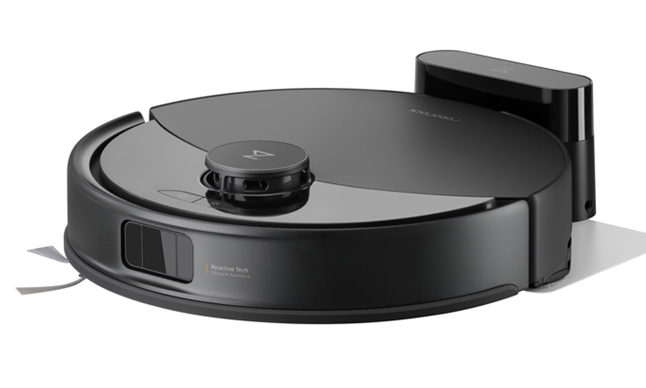 Zbliżenie na Roborock Q10 PF Black stojący przy stacji ładującej