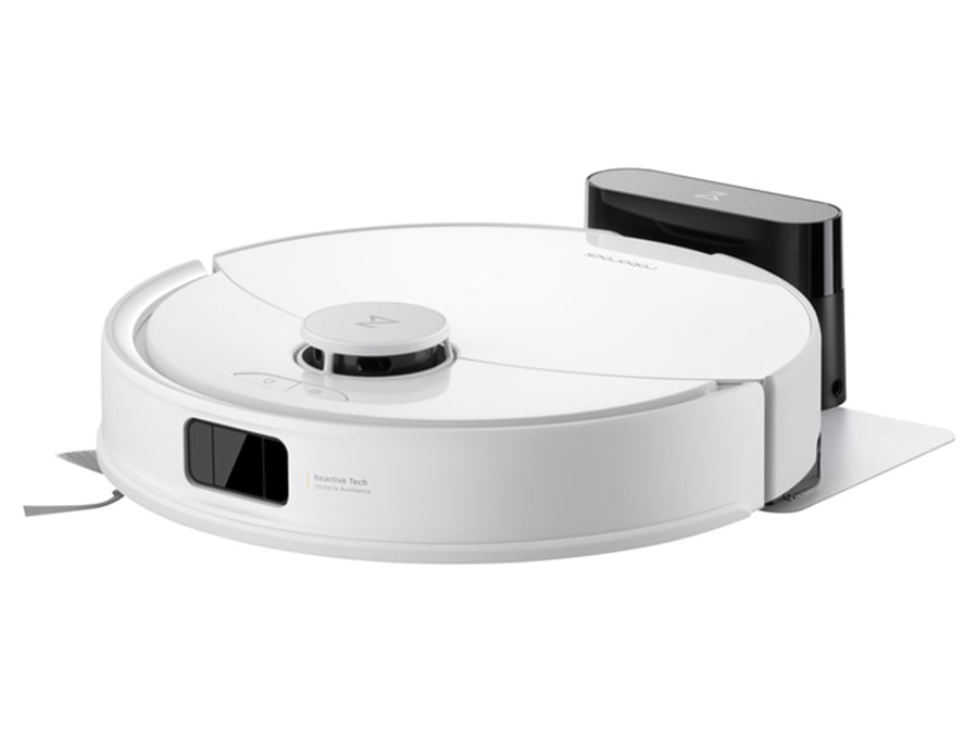 Biały robot sprzątający Roborock Q10 PF White na białym tle w widoku z boku, ustawiony na stacji dokującej