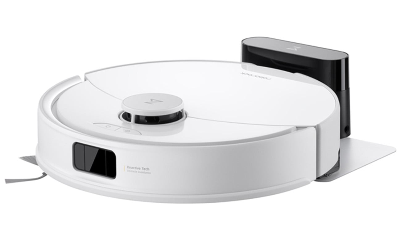 Biały robot sprzątający Roborock Q10 PF White na białym tle w widoku z boku, ustawiony na stacji dokującej