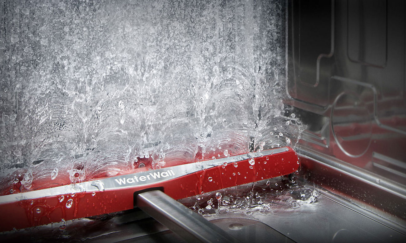 Idealnie umyte naczynia, dzięki technologii Waterwall w zmywarce Samsung DW60K8550BB