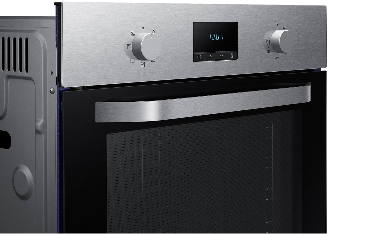 Piekarnik Samsung NV70K1340BS ma ładny uchwyt