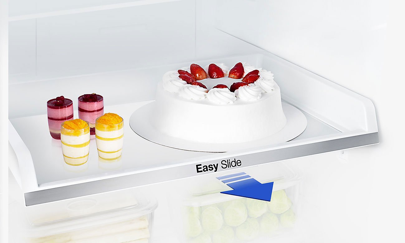Łatwe wyjmowanie produktów, dzięki szufladzie Easy Slide w lodówce Samsung RB30J3000SA