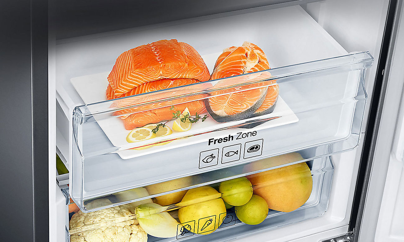 Doskonałe warunki do przechowywania mięsa i ryb, dzięki szufladzie Fresh Zone w lodówce Samsung RB34N5000SA