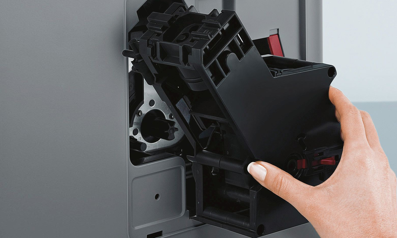 Wyjmowany blok zaparzający w ekspresie do kawy Siemens EQ.6 seria 500 TE615209RW