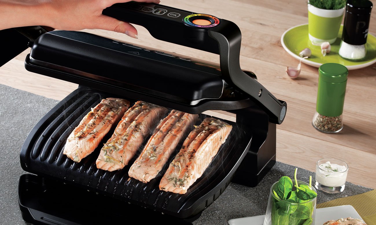 Tefal Opti Grill GC7128 posiada nachylone płyty