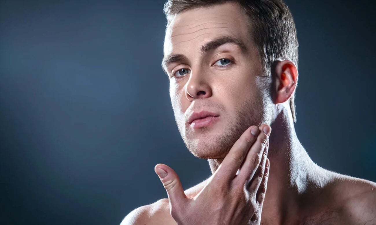 Mężczyzna po goleniu zarostu Wahl Chrome Pro 79524-216