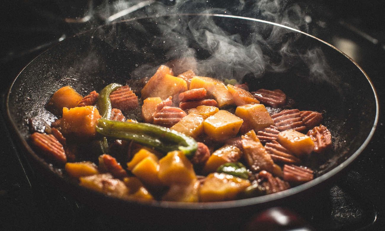 palnik płyty  Whirlpool AKT6465NB pomieści dużą patelnie