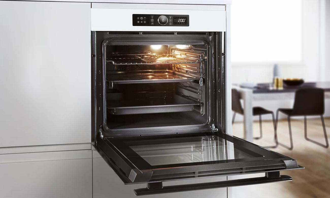 Automatyczne dobieranie parametrów, dzięki technologii 6-ty Zmysł w piekarniku Whirlpool AKZ96230WH