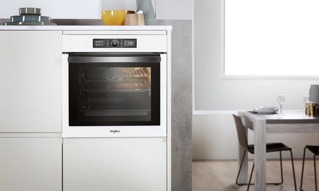 Miękkie domykanie drzwi SoftClosing w piekarniku Whirlpool AKZ96230WH